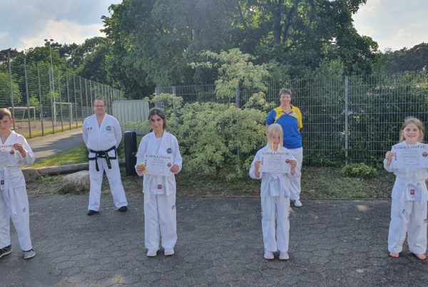 Gruppenfoto der Prüfung vom 11.06.2021