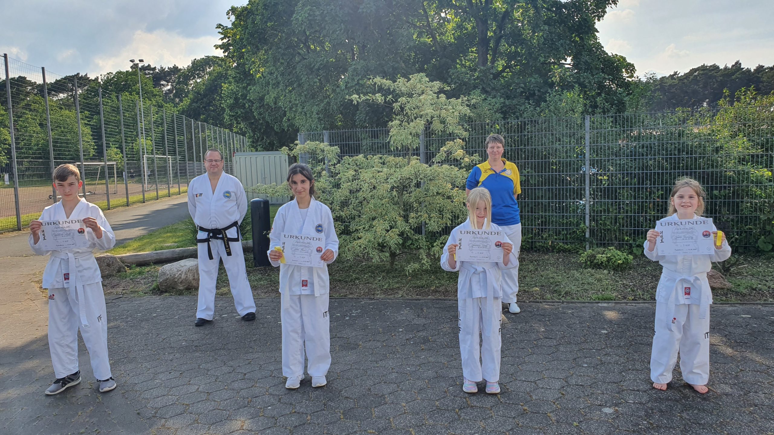 Gruppenfoto der Prüfung vom 11.06.2021